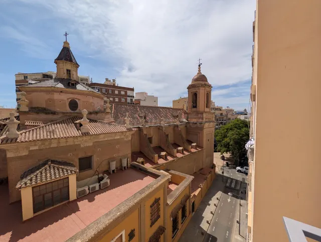 Luz, Diseño y Exclusividad en el Corazón de Almería.