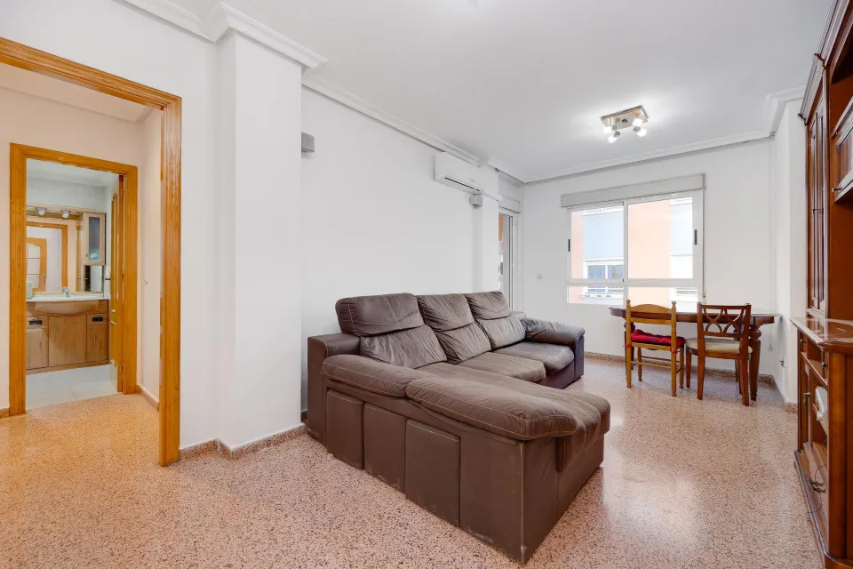 4 Dormitorios 2 baños  vivienda grande