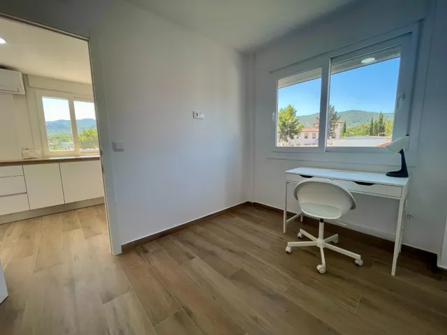 Chalet luminoso con patio y vistas — 20