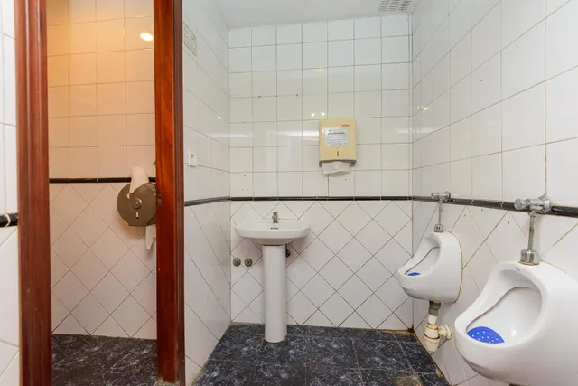 Casa tradicional con tres viviendas y antiguo local hostelero en arroes, Villaviciosa — 7