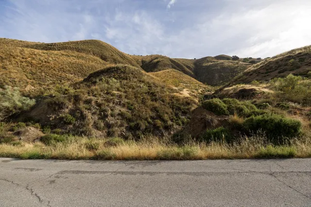 En Venta Maravilloso Paraje Natural, a medio camino entre Granada y Sierra Nevada, a veinte minutos en coche, desde cada una de ellas. — 11
