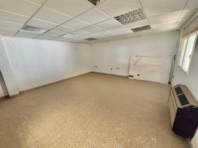 NAVE INDUSTRIAL CON FACIL ACCESO A AUTOVIA — 9