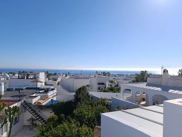 ESPECTACULAR CHALET DE 4 DORMITORIOS A 600m DE LA PLAYA EN M