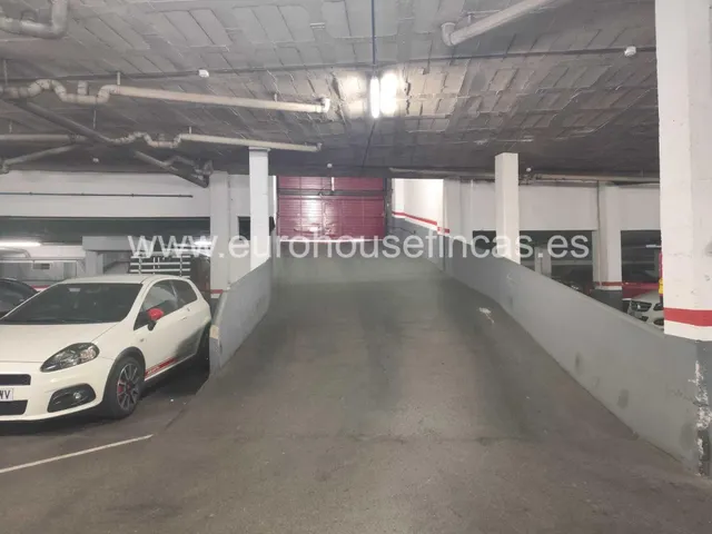 Plaza para furgoneta en la Calle Gavá en la Bordeta!! — 7