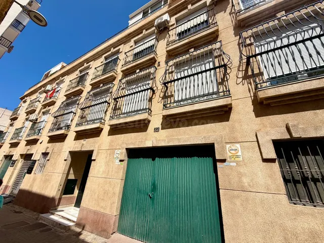 🏡 4 dormitorios, garaje y ascensor en pleno centro de Almerí