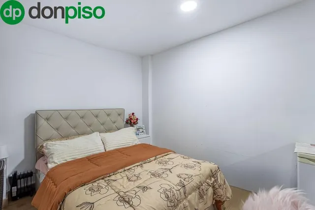 Local adaptado a vivienda en el Zaidin. — 10