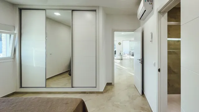 Chalet de lujo en venta en Benidorm: 6 dormitorios y 4 baños dividido en 2 casas independientes — 22