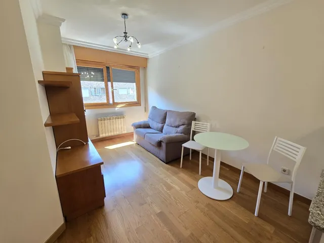 VIVIENDA IMPECABLE CON GARAJE Y BODEGA - foto 2