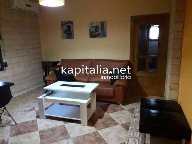 Estupendo piso a la venta en Valencia .