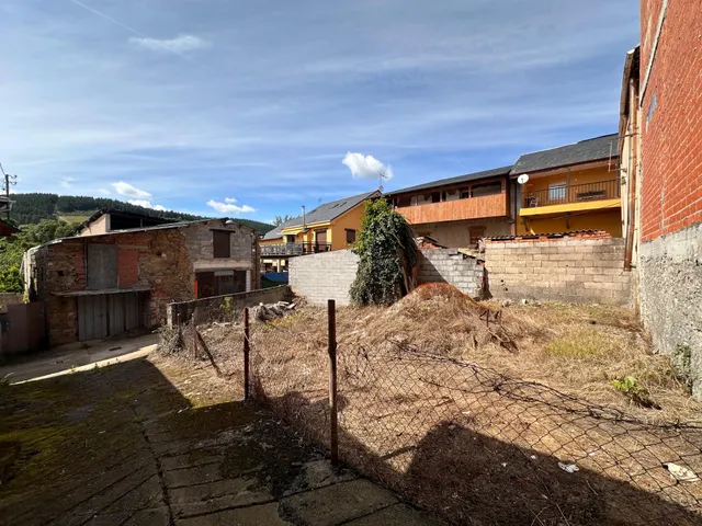 CASA PARA REFORMAR CON TERRENO PRÓXIMO - SAN LORENZO — 23