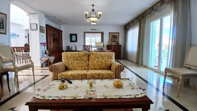 IMPRESIONANTE CHALET EN ALFAS DEL PI — 11