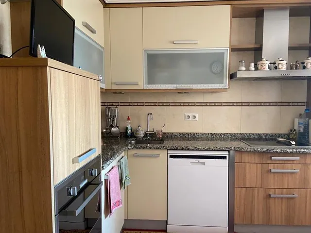 SE VENDE AMPLIO DÚPLEX EN EL CENTRO. COCINA, SALÓN, 3 HAB., 2 BAÑOS, TERRAZAS Y TRASTERO. — 2