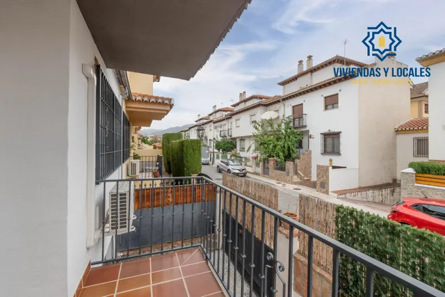 Encantadora Casa Reformada en Ogijares con Vistas y Espacios para Disfrutar — 34