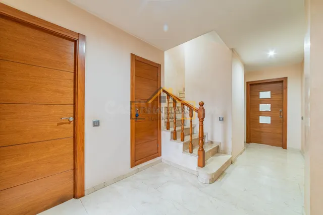 Casa adosada con piscina y garaje para 4 coches. - foto 3