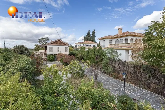 Gran casa con parcela y piscina en Cájar — 33