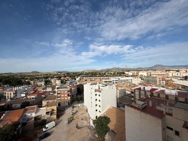 Amplia vivienda de 4 dormitorios en el centro de San Juan de Alicante — 25