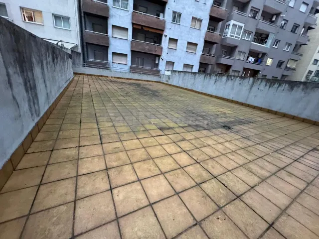 OPORTUNIDAD EN VENTA O ALQUILER LOCAL EN PLAZA BARREIROS - foto 4