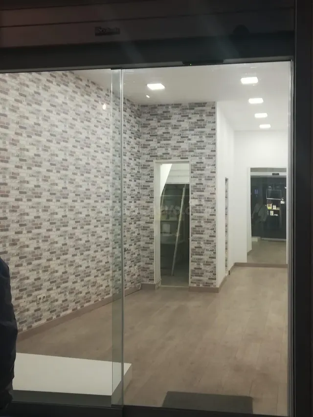 EDIFICIO EN VENTA CON DOS LOCALES Y CINCO VIVIENDAS