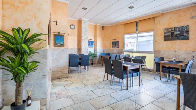 Local comercial listo para restaurante en pleno centro de Torrevieja — 3