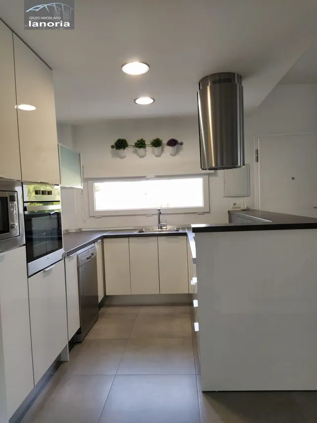 Grupo la Noria Vende Chalet Urbano de 370m2 a pocos km de Albacete. — 50