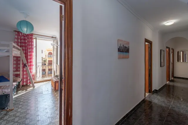 En la calle del Aire, encantador piso que conserva su esencia original — 34