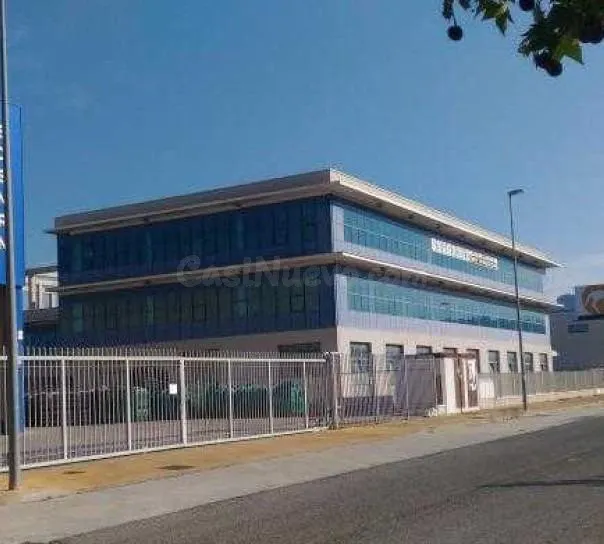 EDIFICIO COMPLETO DE LOCALES, OFICINAS Y GARAJES — 5