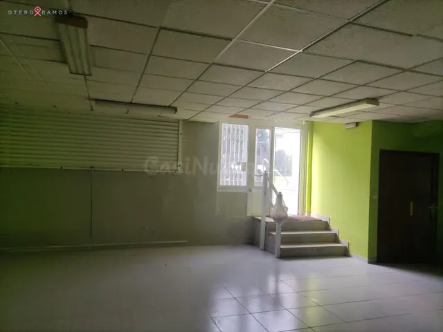 SE ALQUILA LOCAL COMERCIAL EN RÚA PELAMIOS, SANTIAGO DE COMP