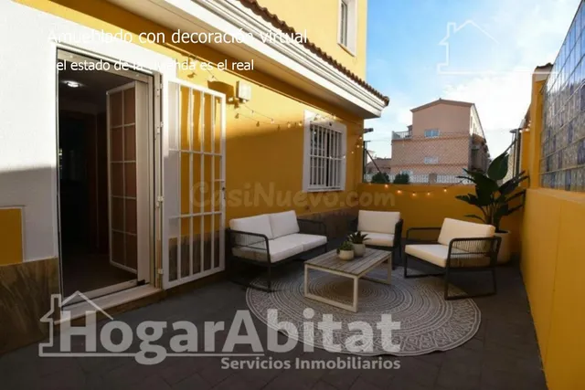 ADOSADO CON 3 TERRAZAS, BALCÓN, PISCINA Y GARAJE — 3