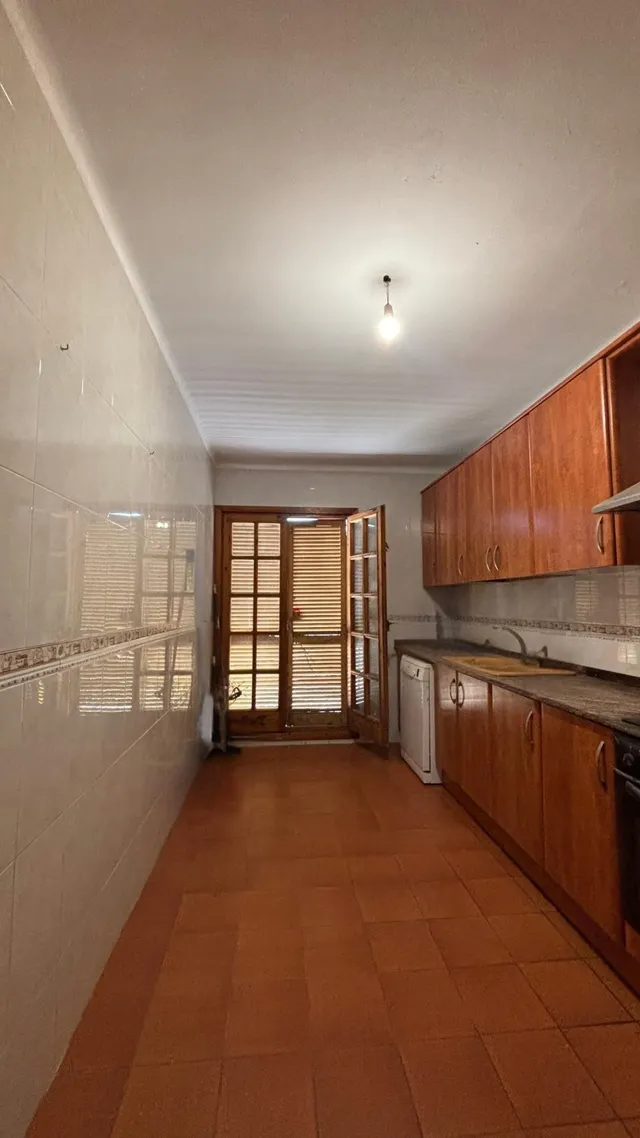 Piso de 4 habitaciones con garaje privado, dos balcones y vistas despejadas en el centro de Deltebre — 18