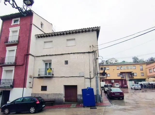 Interesante casa en el centro de Aguarón. - foto 3