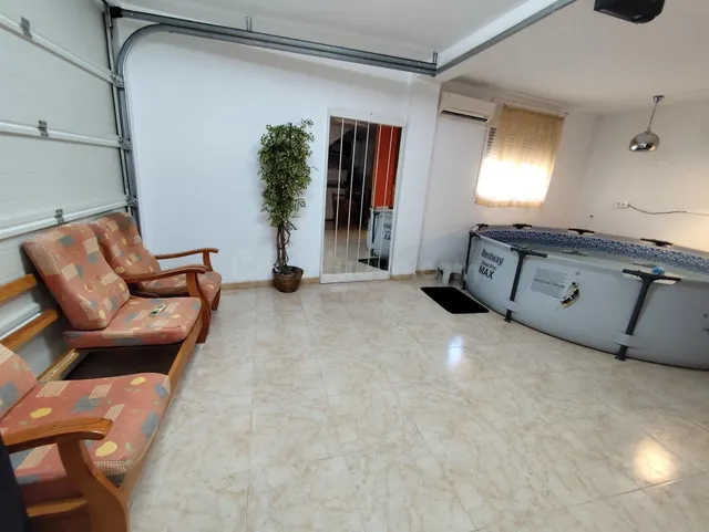 VIVIENDA EN DOS PLANTAS: ARRIBA VIVIENDA Y ABAJO PLAZA DE GA - foto 5