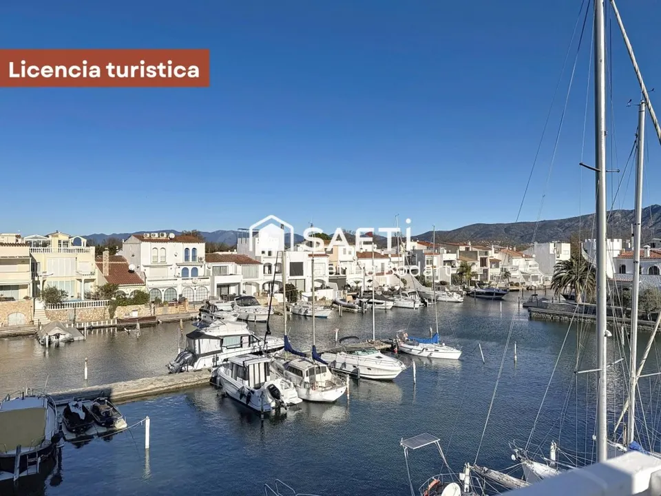 Ático reformado con licencia y garaje opcional – Vistas al canal y al puerto, Empuriabrava