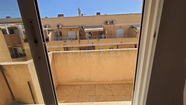 OPORTUNIDAD!!! ATICO EN EL CENTRO DE TORREVIEJA CON PISCINA  - foto 5