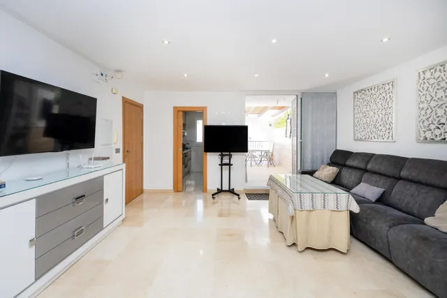 Dúplex de 4 dormitorios con vistas al mar, terraza y piscina en Velilla-Taramay — 16