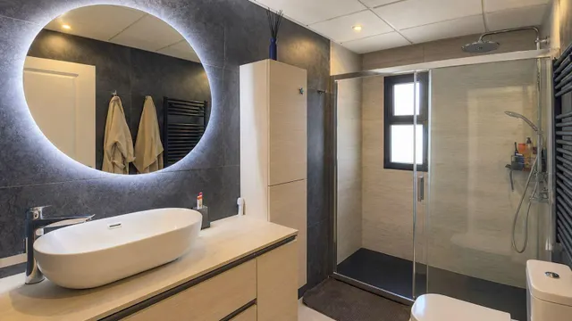 Casa reformada de 5 dormitorios con piscina privada, gran terraza y placas solares en Los Balcones — 45