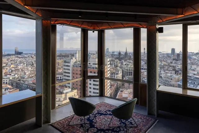 Oficina en Venta en Torre Urquinaona – Planta Alta con Vista - foto 3