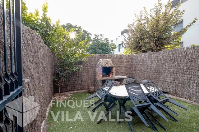 Casa esquinera con jardín privado y estilo inigualable — 40