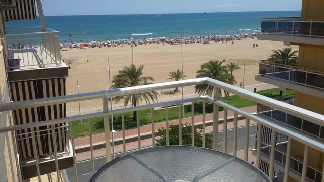 Vivienda frente al mar con 2 dormitorios y cocina independie - foto 2