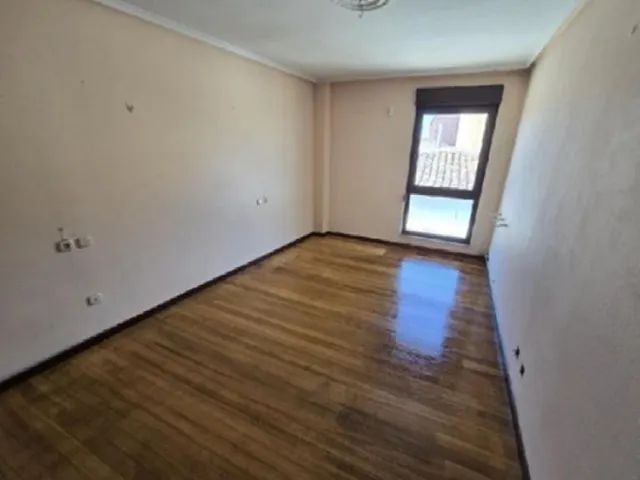 ESTUPENDO PISO EN MANSILLA DE LAS MULAS - foto 2
