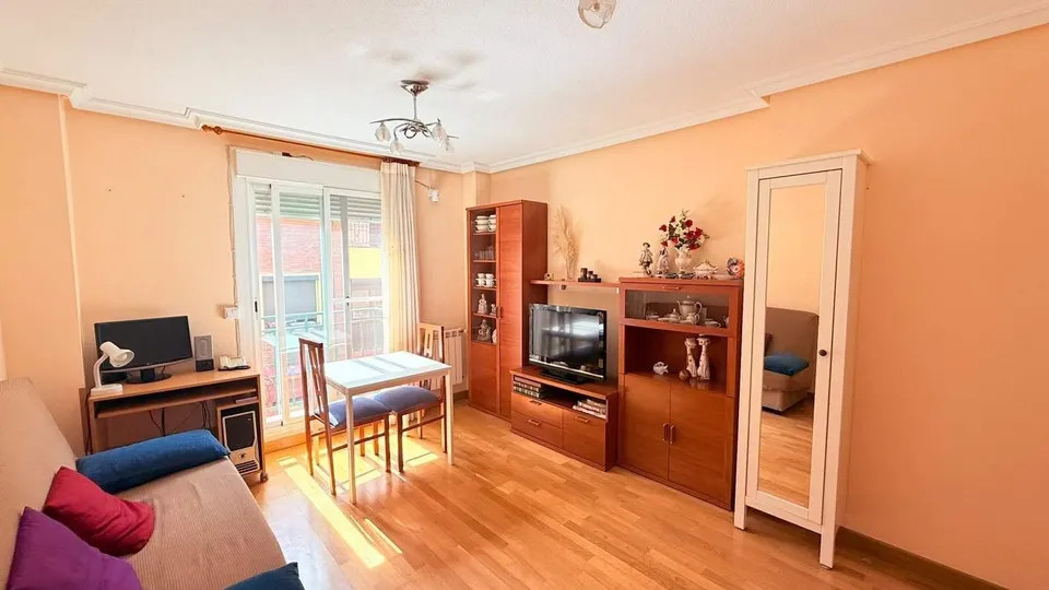 PISO DE UNA HABITACIÓN CON ASCENSOR EN CARABANCHEL