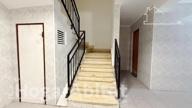 REFORMADO CON BALCÓN CERCA DEL PUERTO — 33