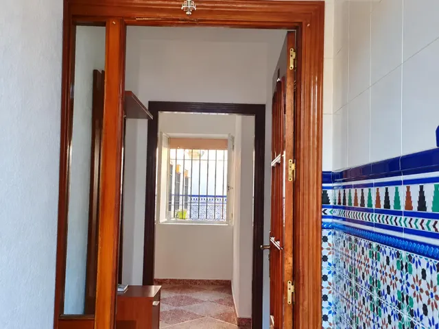 Casa de una planta con 4 Domitorios y patio en la zona de Cañero. — 8