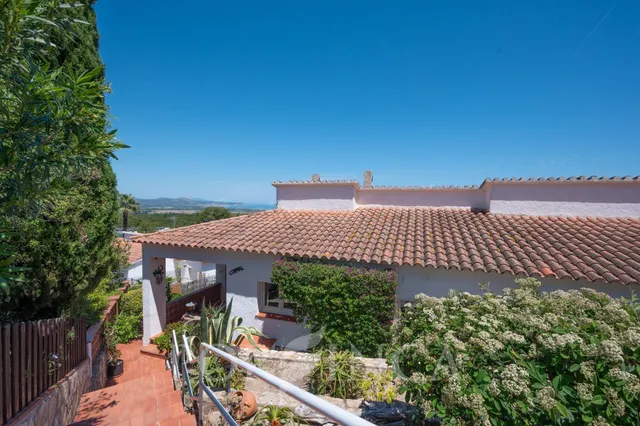Chalet con apartamento separado, piscina y magníficas vistas - foto 3