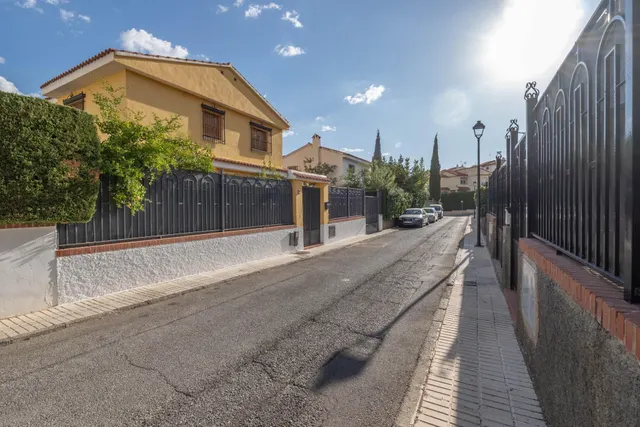 GRAN CHALET CON PISCINA Y JARDÍN A SOLO 10 MINUTOS DE GRANADA! — 11
