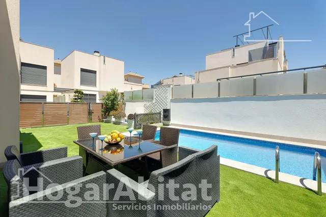 ¡EXTRAORDINARIO CHALET! AMPLIO Y SEMINUEVO CON PISCINA PRIVADA Y TRES TERRAZAS — 18