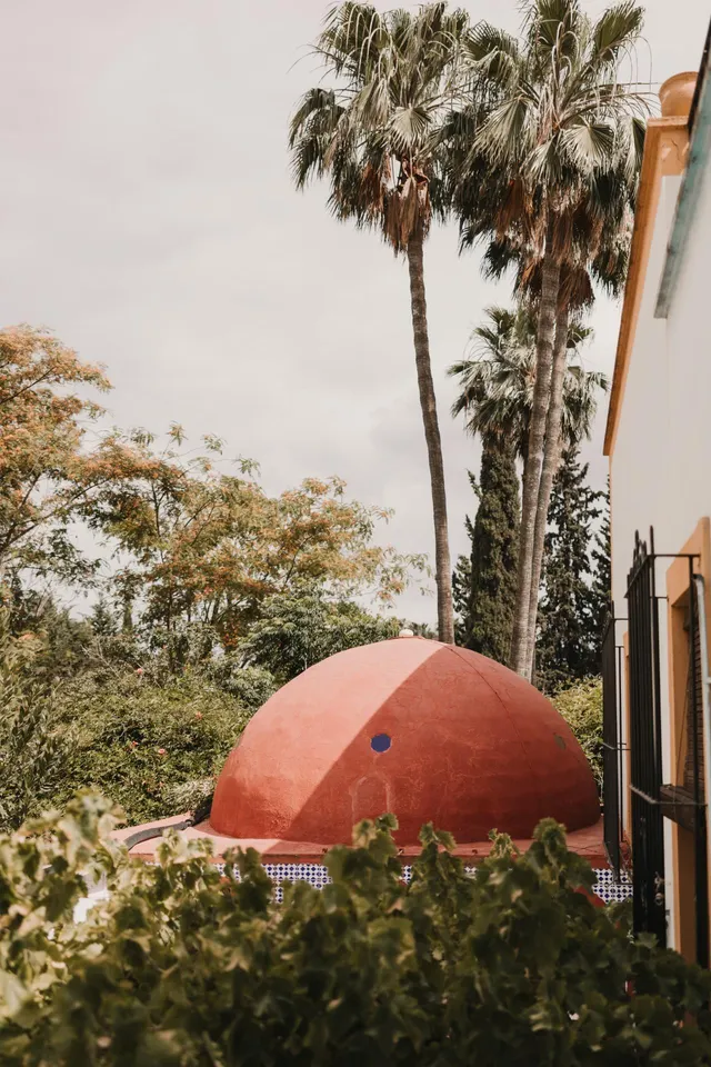 Ponemos a la venta este precioso y peculiar chalet con piscina privada. — 9