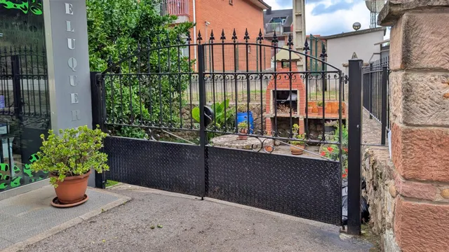 VIVIENDA Y NEGOCIO EN PIELAGOS — 39