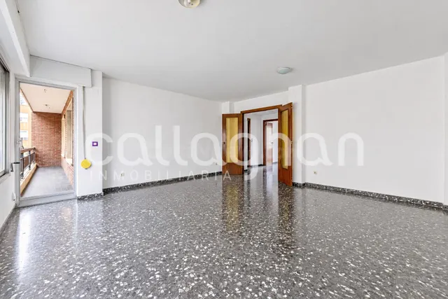 PISO CON GRAN POTENCIAL DE REFORMA EN RUZAFA – 4 habitacione - foto 2