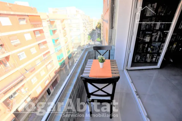 ¡ESPECTACULAR! MUY AMPLIO, IMPECABLE Y REFORMADO CON BALCÓN Y ASCENSOR — 14