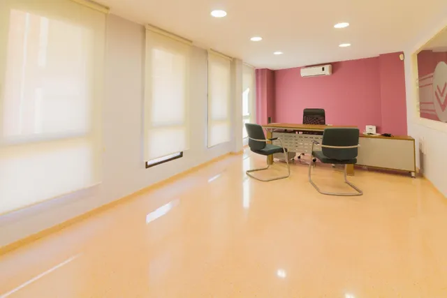 AMPLIO LOCAL COMERCIAL EN ALQUILER EN ORIHUELA. — 11
